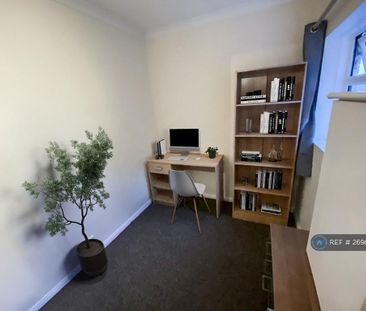 3 bedroom flat to rent - Photo 6