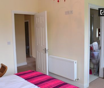 Ensuite room in 3-bedroom apartment in Ballinteer, Dublin - Photo 6