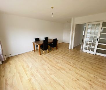 2 bed flat to rent in High Road, Bushey, WD23 - Photo 1