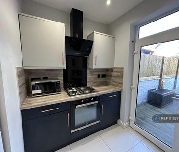1 bedroom in a house share to rent - Photo 4