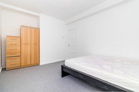 Newly refurbished 3 bedroom flat in Old Street - Photo 2