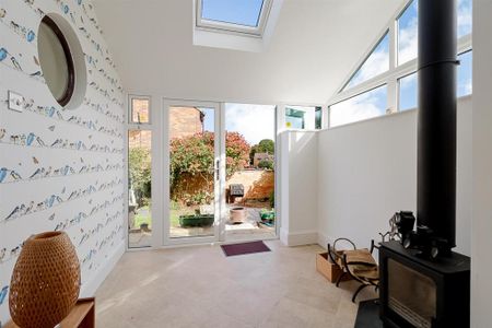 4 bedroom detached house to rent - Photo 3