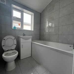 Room in a Shared House, South Esk Road, E7 - Photo 3