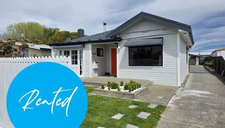 Summer Ready! Spacious Family Home with Pool and Double Garage - Photo 5