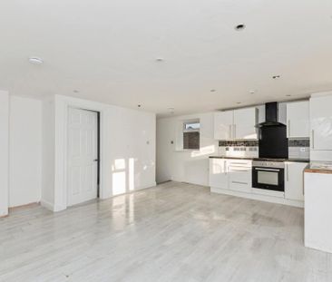 3 bedroom flat to rent - Photo 1