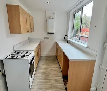2 bedroom terraced house to rent - Photo 2