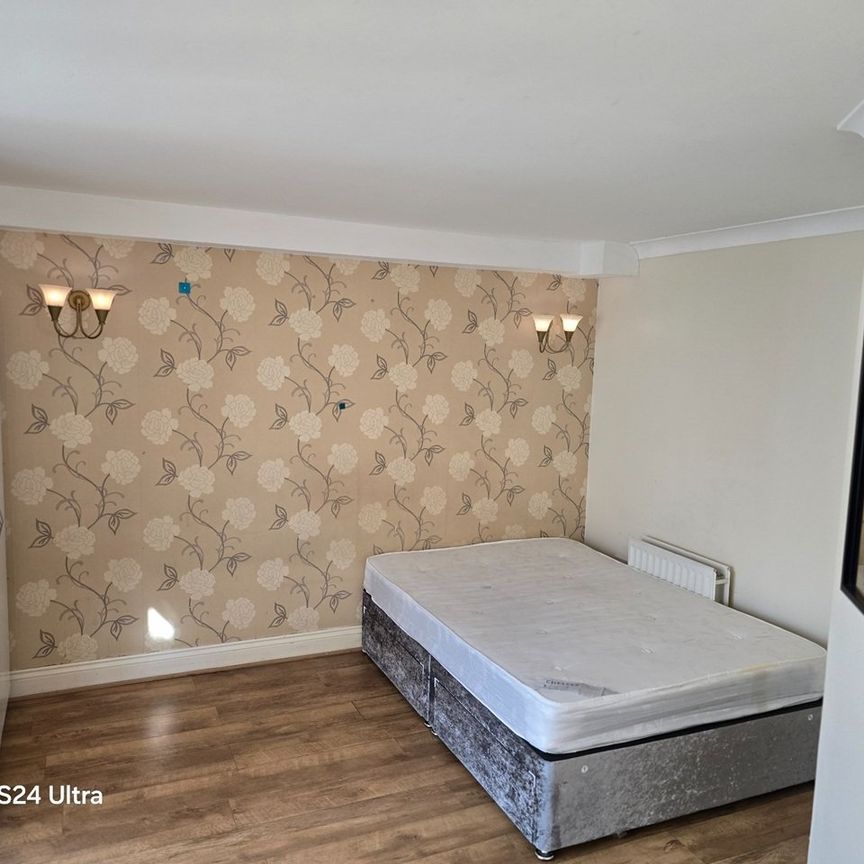 Room in a Shared House, East India Way, CR0 - Photo 1