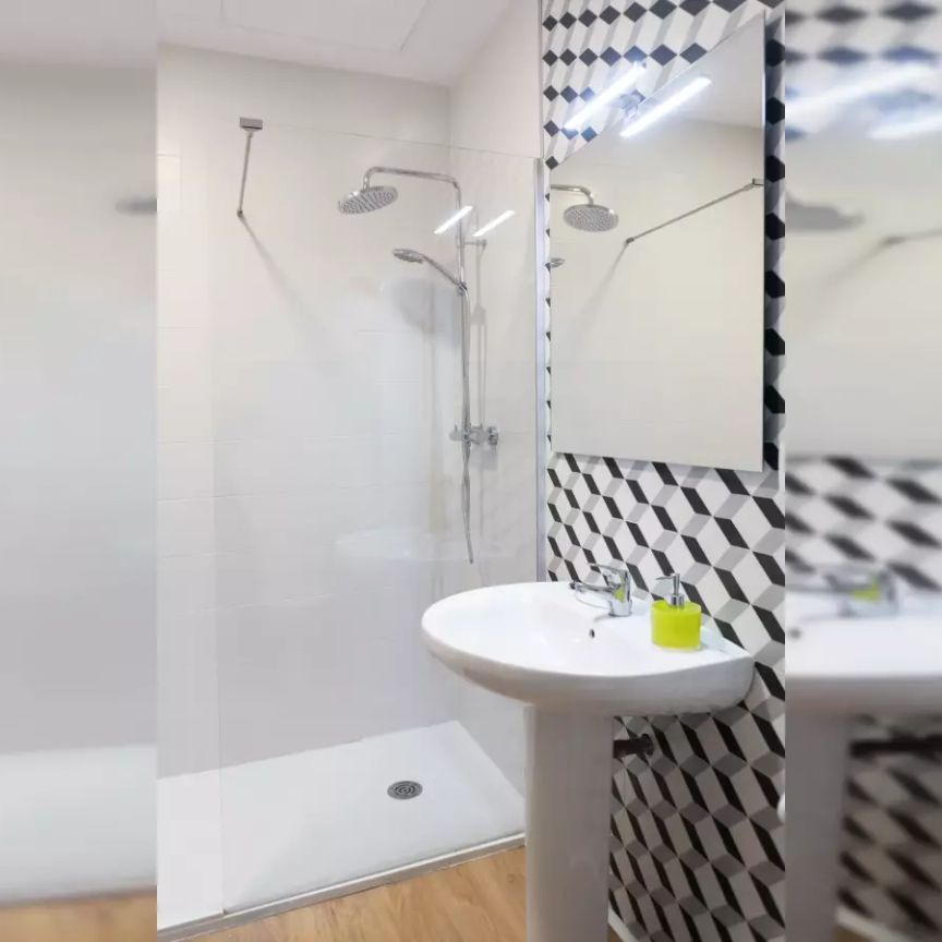 Room for rent in a student residence in Valencia - Photo 1