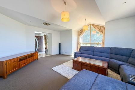 Fully Furnished Family Home - Photo 4