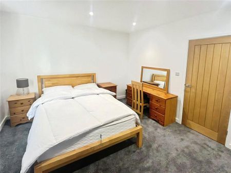 1 bedroom in a house share to rent - Photo 2