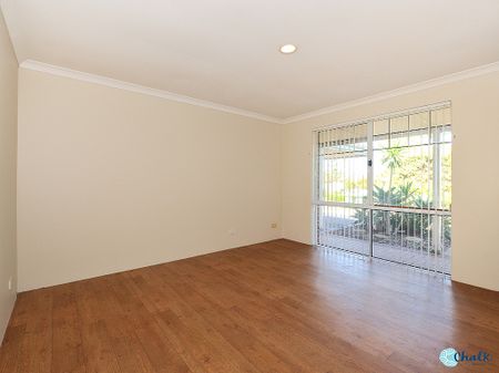 LARGE FAMILY HOME 5 MINUTES FROM THE BEACH! - Photo 3