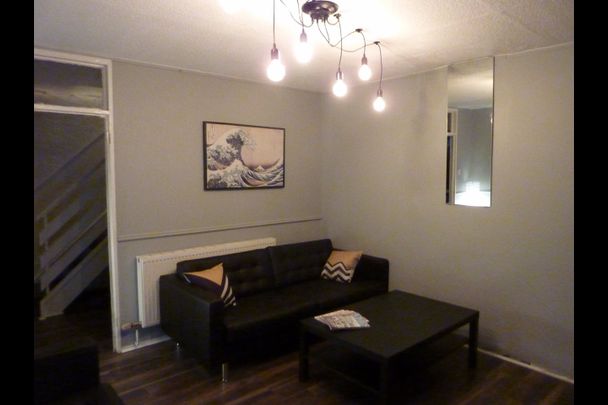 4 Bed Semi-Detached House, Chandos Grove, M5 - Photo 1