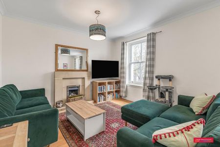 3 bedroom flat to rent - Photo 2