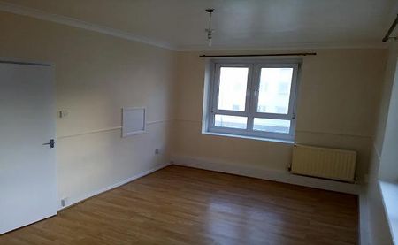3 bedroom flat to rent - Photo 4