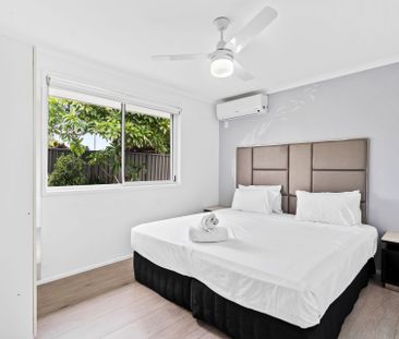 Stunning Family Home in Broadbeach Waters - Photo 3