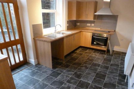 2 bedroom terraced house to rent - Photo 4