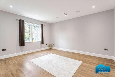 Rowantree Road, Enfield, London, EN2 - Photo 2