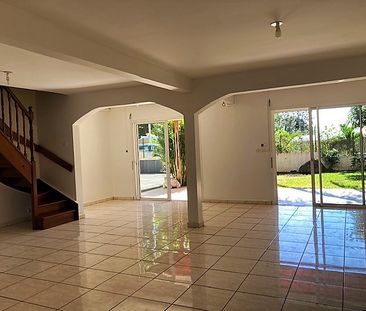 Location Maison 7 pièces 188m² STE CLOTILDE 97490 - Photo 1