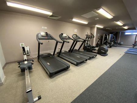 4 bedroom flat to rent - Photo 2