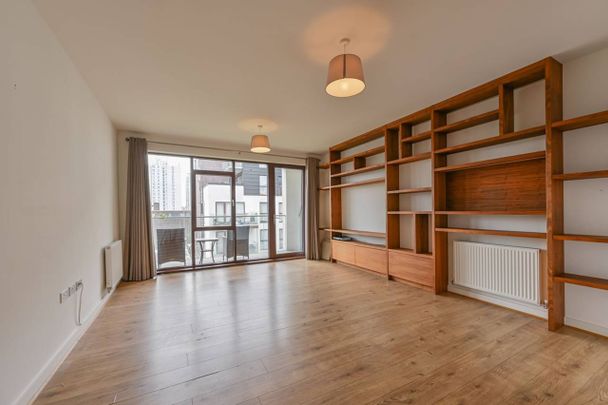 Centrally located, spacious and quiet apartment in London, SE11 - Photo 1