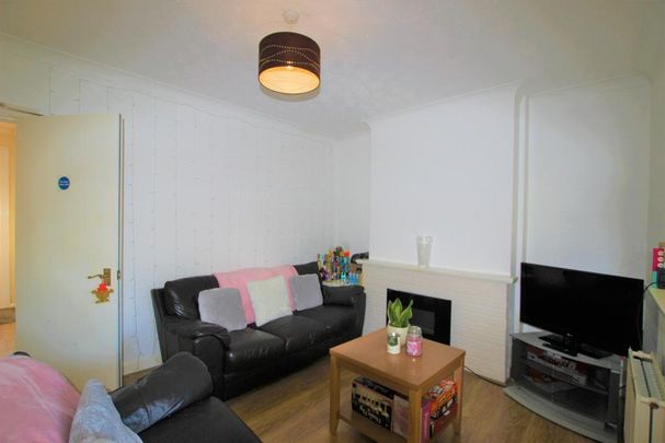 4 bedroom semi-detached house to rent - Photo 1