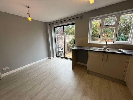 Lindale Close, NG2 - Photo 4