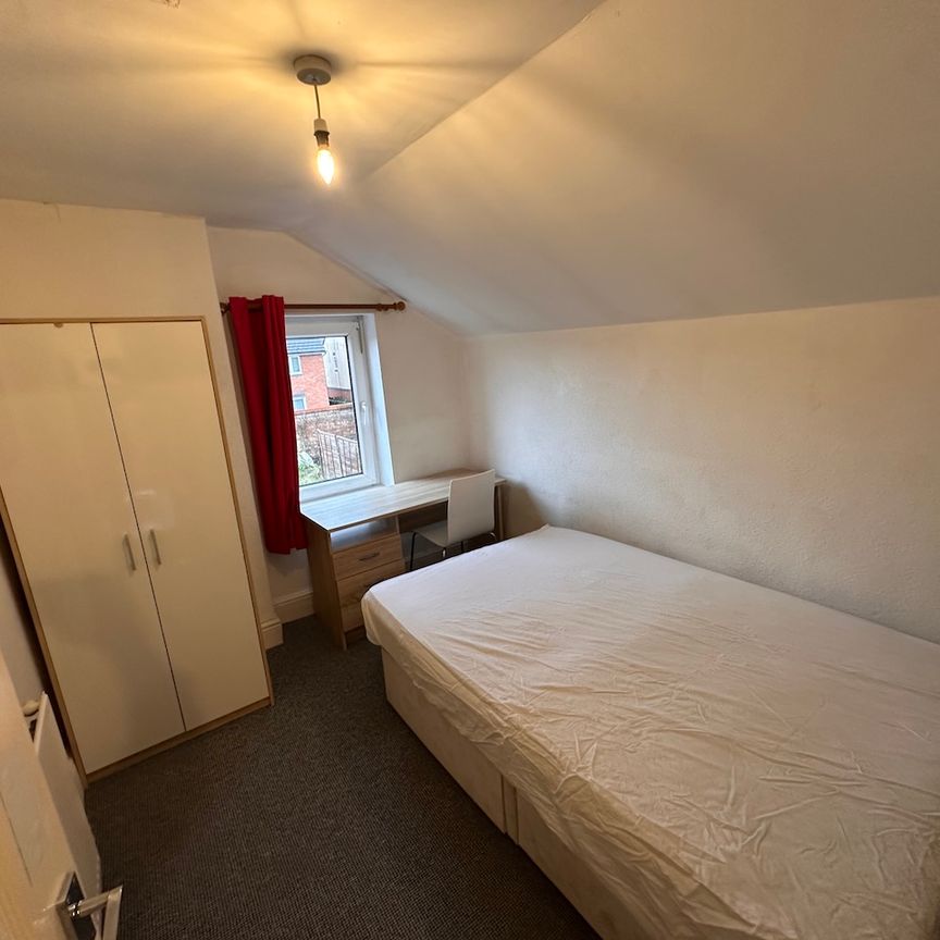 4 bedroom house - Photo 1