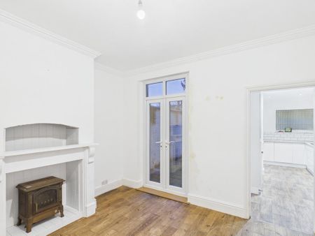 4 bedroom semi-detached house to rent - Photo 3