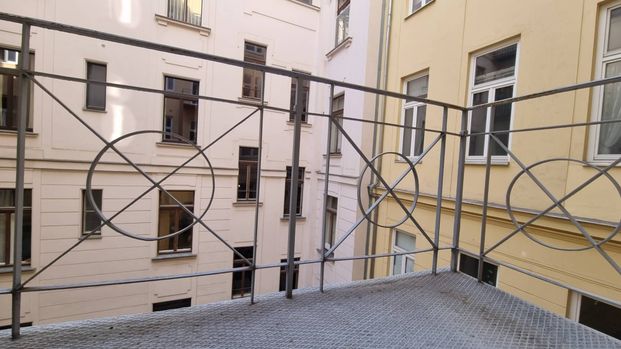 topsanierter klassischer Altbau 4 Zimmer beim Theresianum - Foto 1