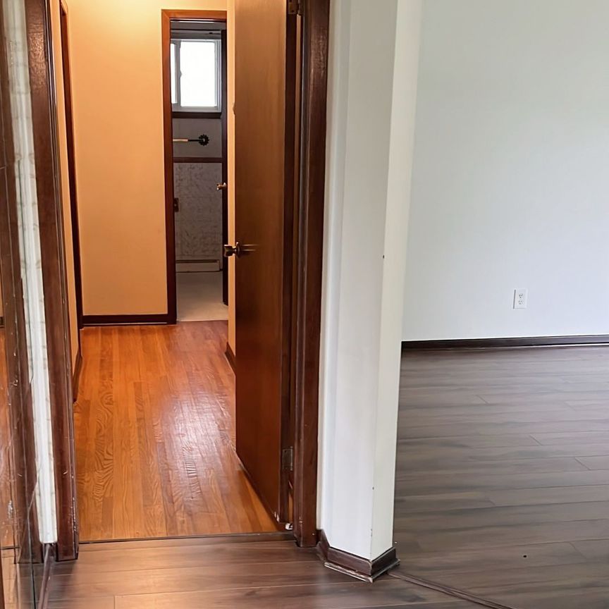 For Lease - 6725 Crawford Street, Niagara Falls, Ontario - Photo 1