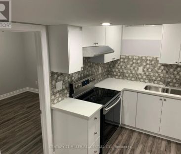 389 ROYAL WEST DRIVE - Photo 1