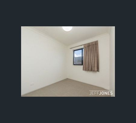 2/97 Anzac Road, Carina Heights, Qld 4152 - Photo 2