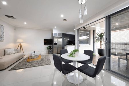 Modern Townhouse, Superbly Presented - Photo 5