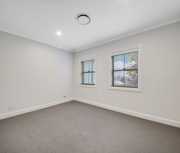 Executive 3 Bedroom Home - Moments From Camden! - Photo 4