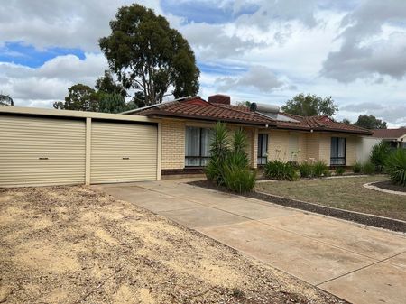 Four Bedroom Family Home! - Photo 5