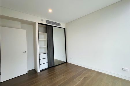 **Two Weeks Free Rent** Modern 2-Bedroom brand-new Apartment with Premium Amenities in Sydney Olympic Park - Photo 4