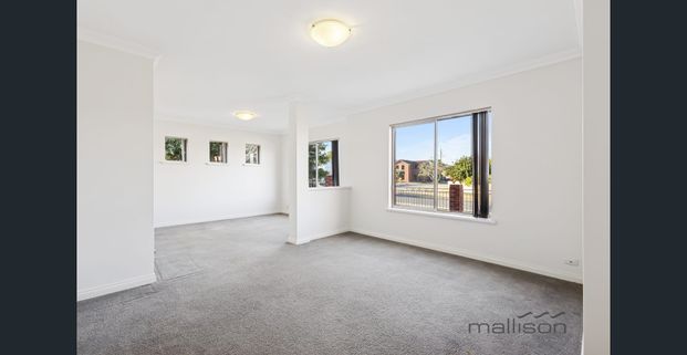 Stunningly Spacious Family Home - Photo 1