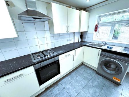 2 bedroom flat to rent - Photo 4