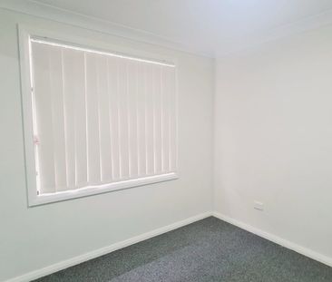 WELL PRESENTED TOWNHOUSE IN HEART OF OXLEY PARK - Photo 4