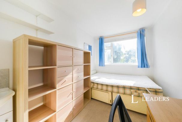 4 bedroom terraced house to rent - Photo 1