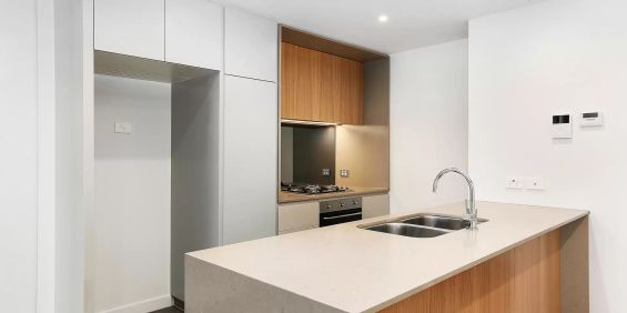 MGM MARTIN - TWO BEDROOM APARTMENT - Photo 3