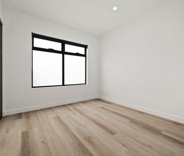 2 BEDROOM TOWNHOUSE - Photo 2