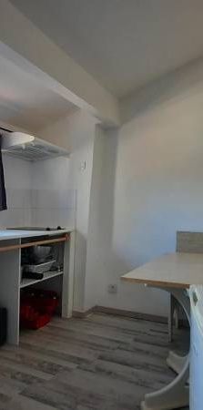 Appartement à louer 1 pièce - 27,62 m2 meublé à La Seyne-sur-Mer centre-ville - Photo 1