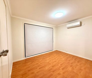 Modern 3 bedroom home with brand new kitchen! - Photo 3