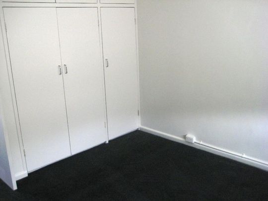 One Bedroom Apartment in St Kilda! - Photo 1