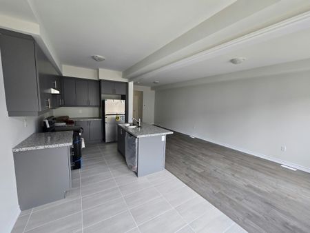 For Lease - 138 Periwinkle Crescent, Woodstock, Ontario - Photo 2