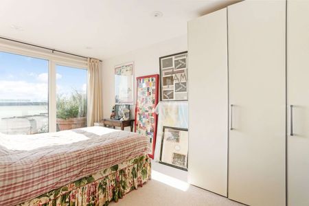 Beautiful penthouse flat in a great Hackney central location. - Photo 5