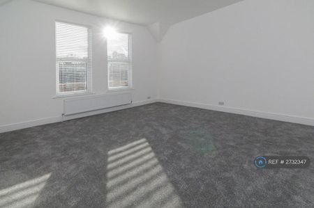 3 bedroom flat to rent - Photo 4