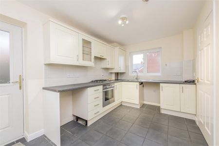 3 bed House - Detached To Let - Photo 3