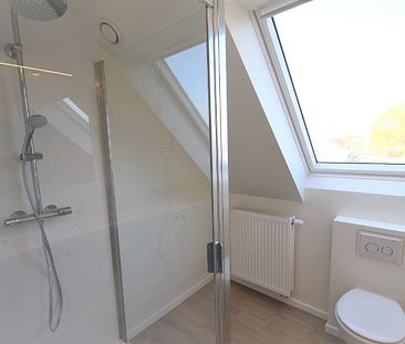 Volledig vernieuwd appartement met ruim terras en twee slaapkamers - Foto 2